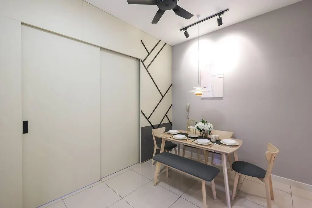 Continew Trx Corner House +2 Balconies +2 Rooms Kuala Lumpur Daire