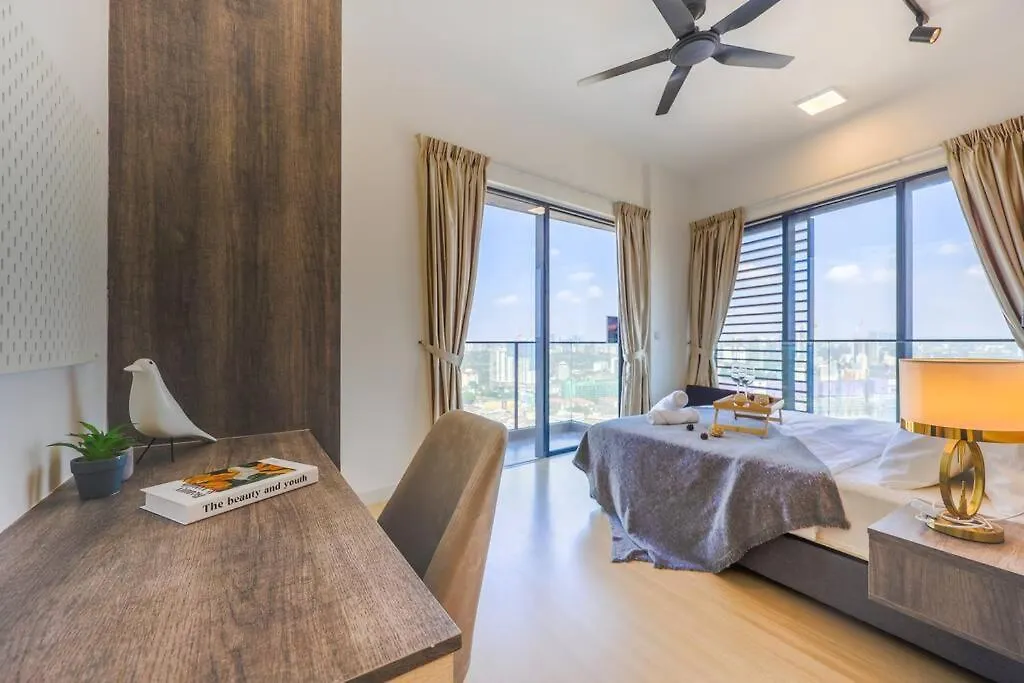 Daire Continew Trx Corner House +2 Balconies +2 Rooms Kuala Lumpur