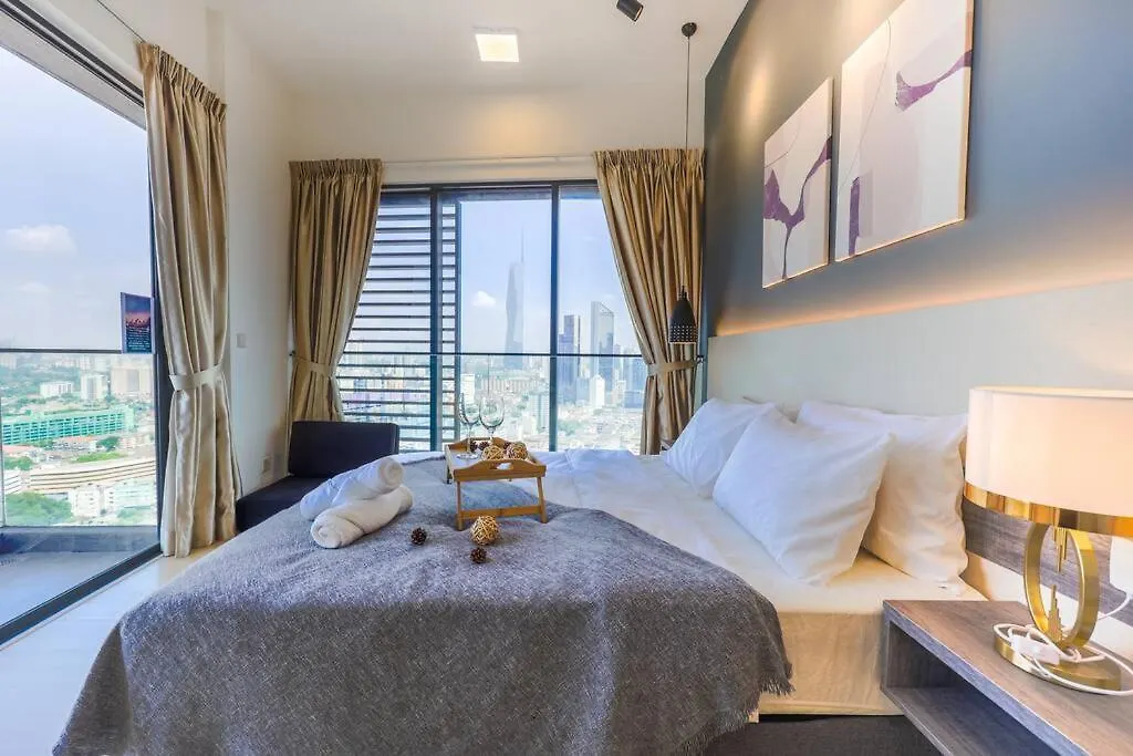 Daire Continew Trx Corner House +2 Balconies +2 Rooms Kuala Lumpur